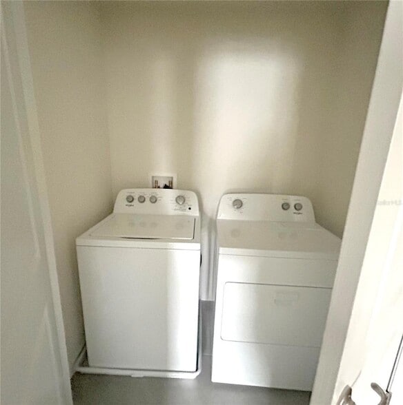 Building Photo - 6582 SW 81st Lp