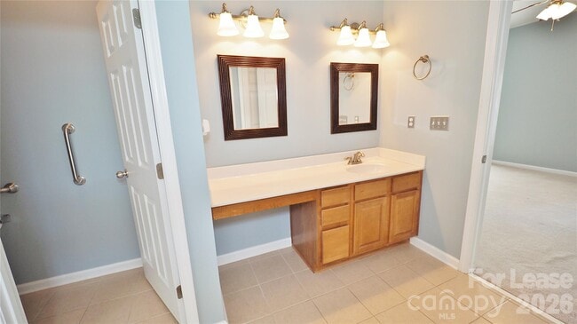 Building Photo - 6860 Lakecrest Ct