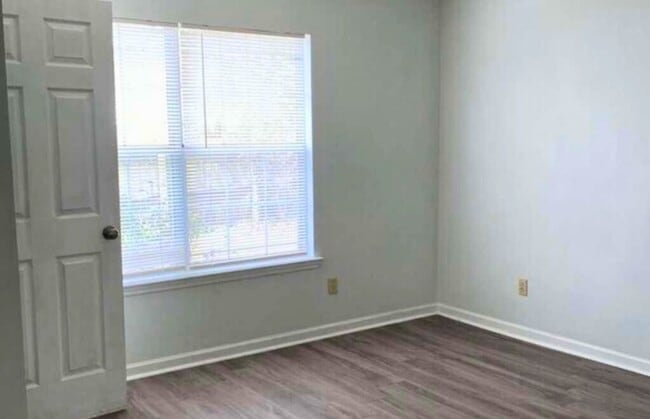 Building Photo - Prime Location! 4-Bedroom Home with Fenced Yard – Minutes from I-95 & Kings Bay