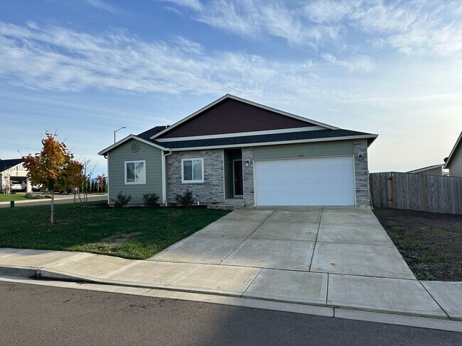 Primary Photo - 591 / 818 Duplex