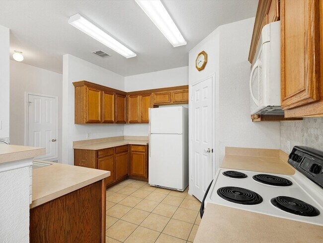 Building Photo - 548 Linacre Dr