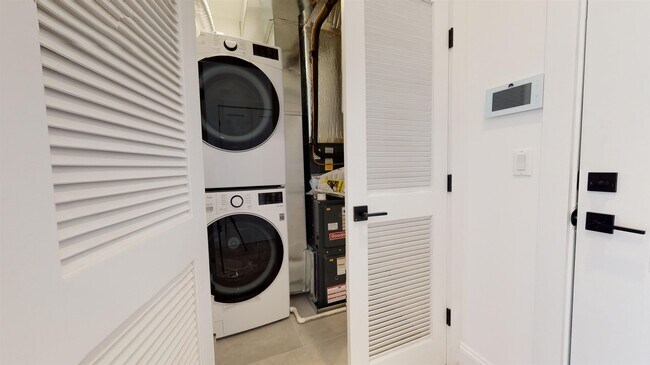 Building Photo - 580 Palisade Ave