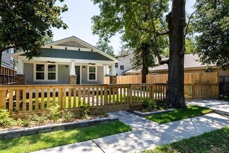 Building Photo - 5212 Noble St