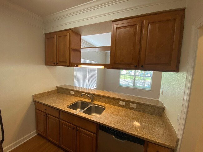 Building Photo - 1930 Honolulu Ln