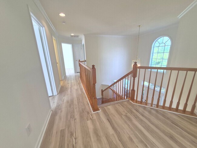 Building Photo - 5207 Linden Dr