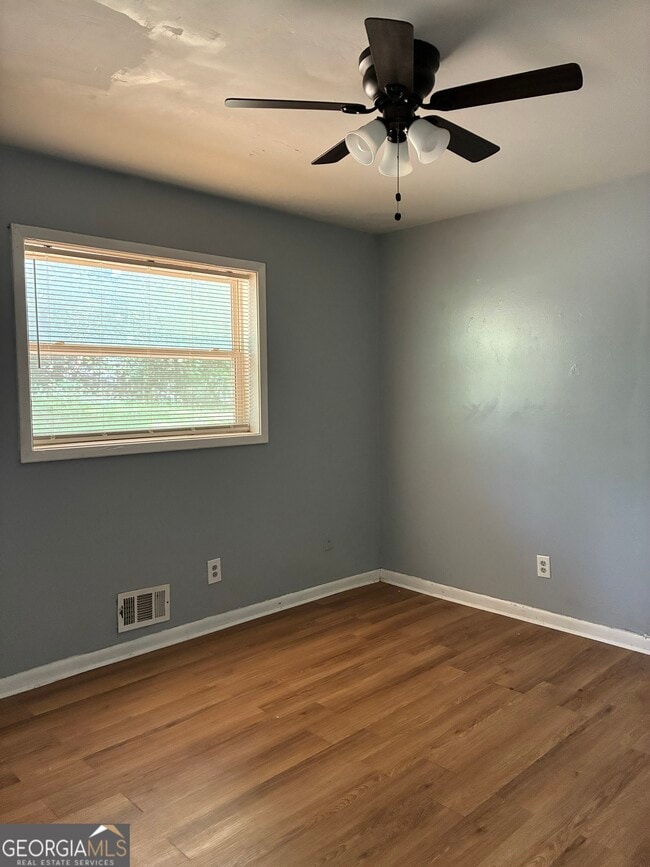 Building Photo - 240 Springside Dr SE