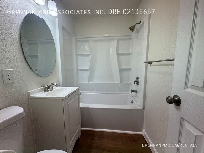 Building Photo - 330 Lento Ln