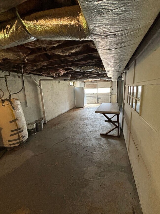 Building Photo - Tranquil Home in South Knoxville!