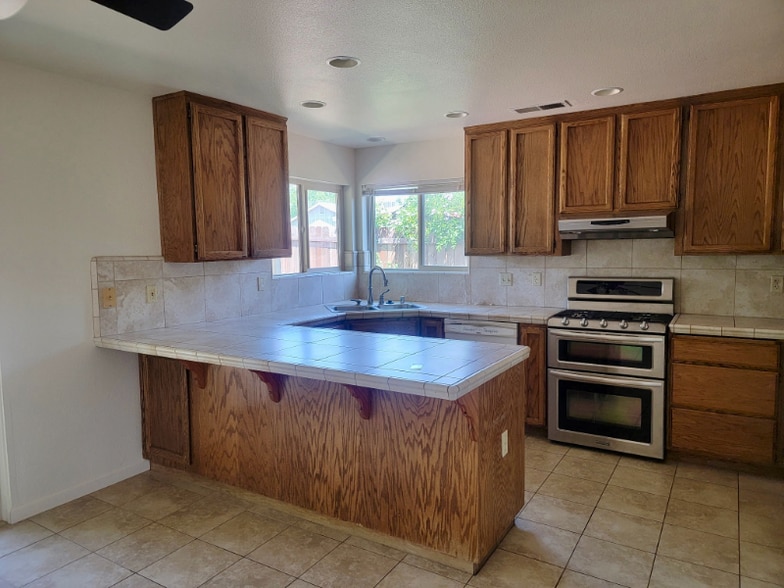 Building Photo - 1550 Sterling Dr