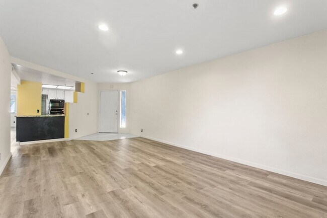 Building Photo - 430 Lake St