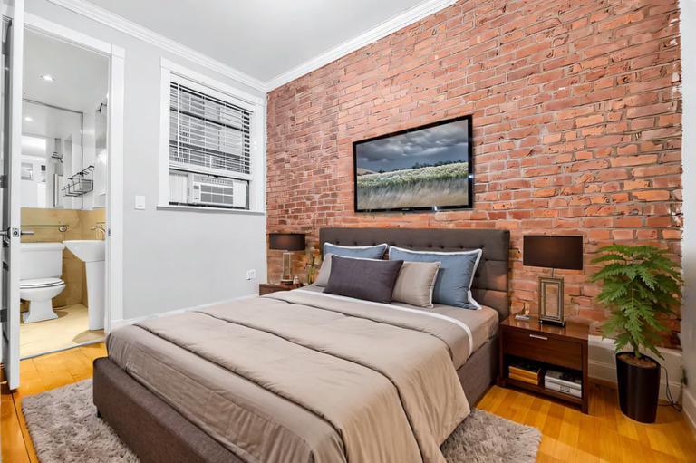 Building Photo - 303 Mercer St