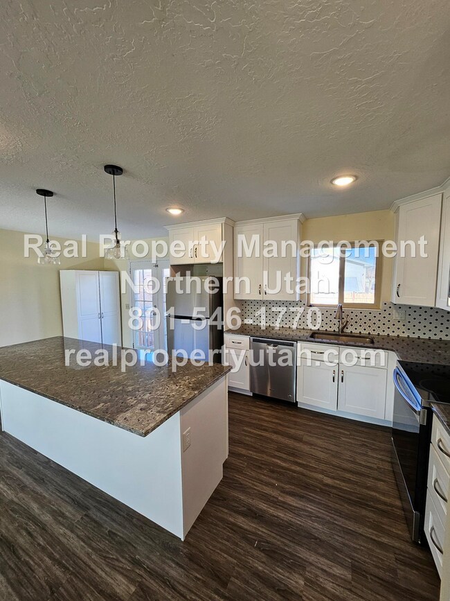 Building Photo - 4 Bedroom 2 Bath Home in Clearfield Coming Soon!