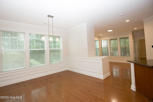 Building Photo - 104 Pine Hawk Dr