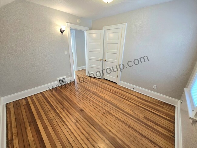 Building Photo - Spacious Single Family Home