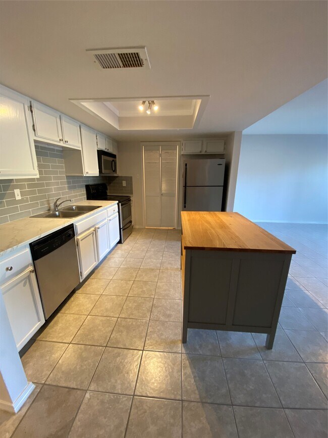 Building Photo - 14777 Wunderlich Dr