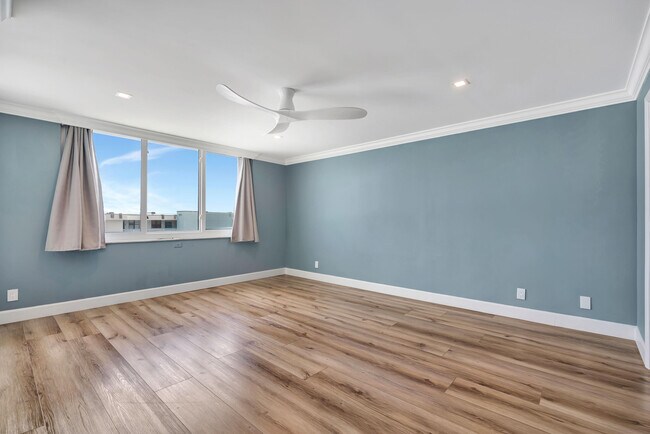 Building Photo - 911 Ocean Dr