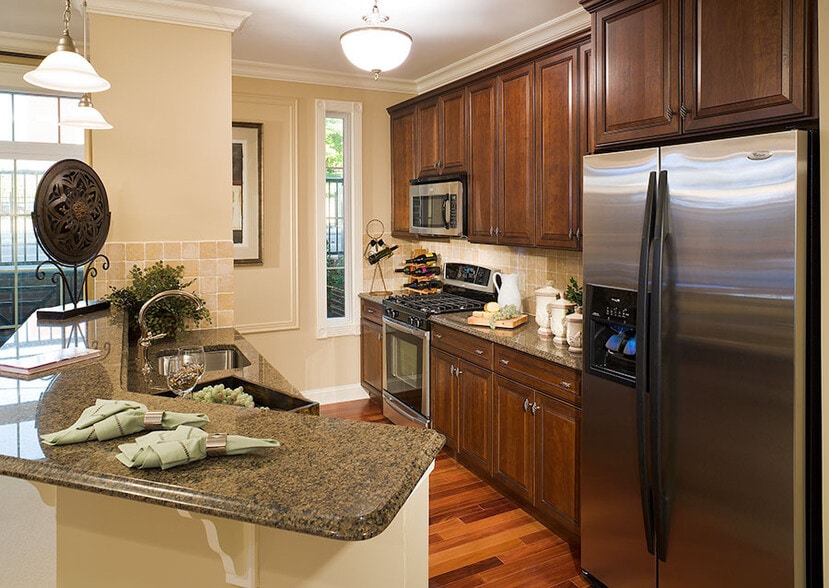 Building Photo - 350 W Elm St