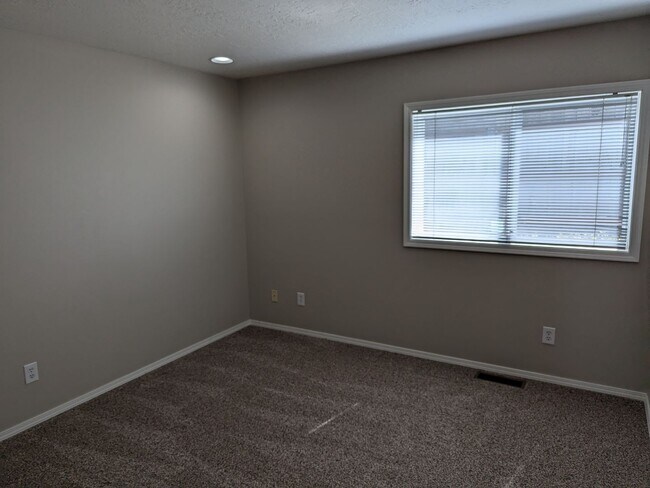 Building Photo - 5817 Cobalt Loop SE