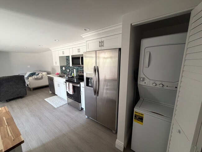 Building Photo - 3 bedroom house with amazing views