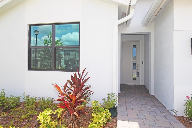 Building Photo - 5929 SE Sky Blue Cir