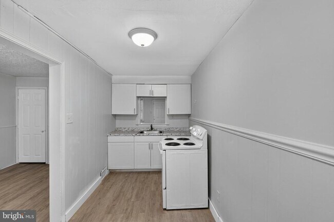 Building Photo - 243 W 22nd St