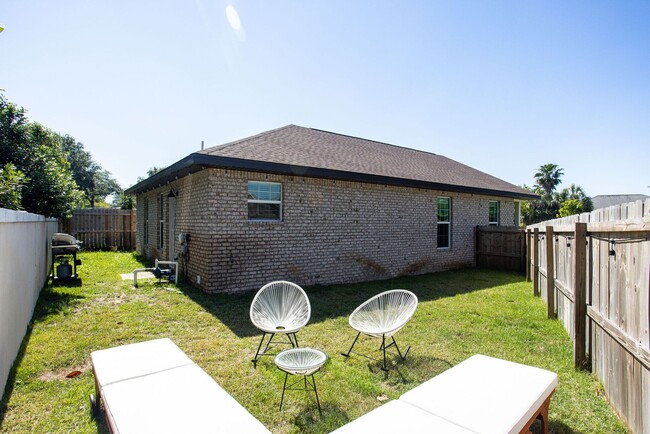 Building Photo - Destin- Bright & Modern 3-Bedroom Home wit...