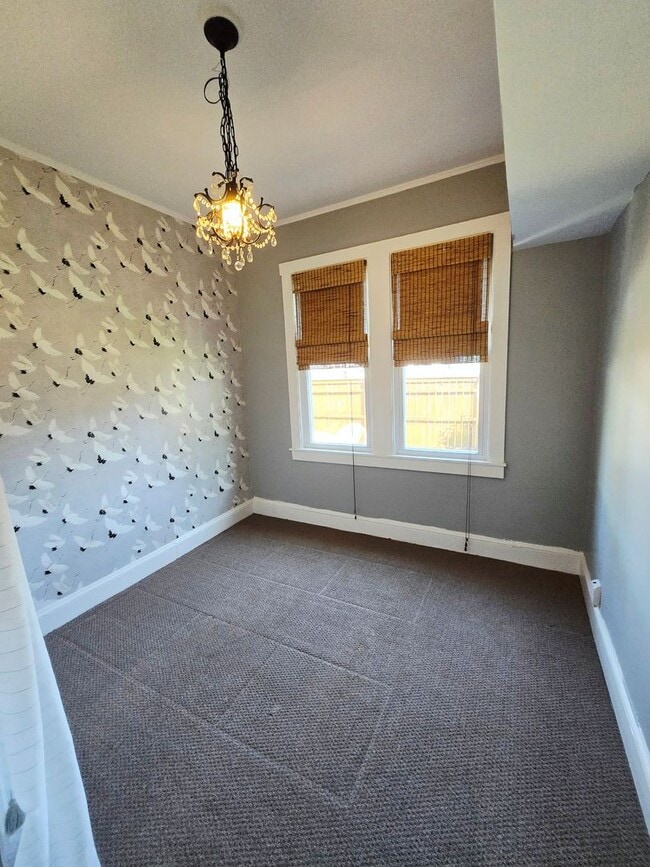 Building Photo - Beautiful Bungalow In the Twin Beaches