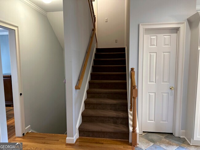 Building Photo - 104 Glenlake Commons Dr