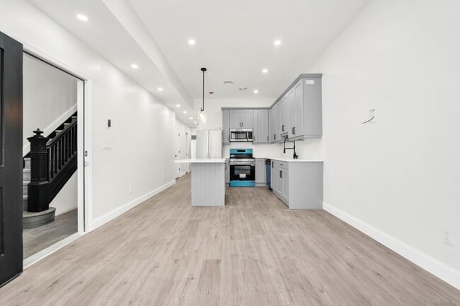 Building Photo - 1308 Rogers Ave