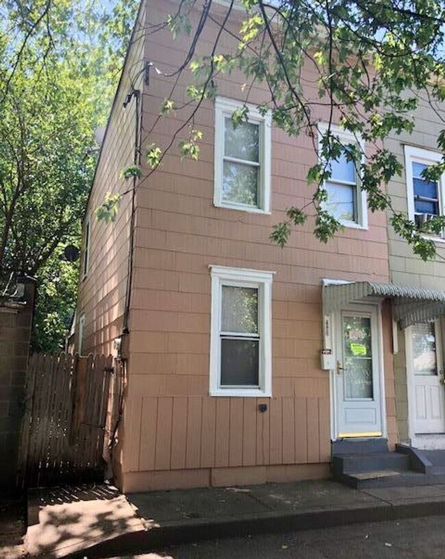 Primary Photo - 426 Limestone St