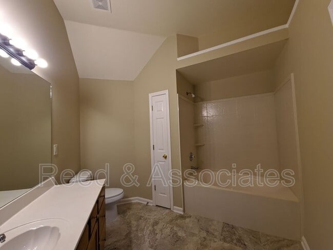 Building Photo - 1578 Far Dr