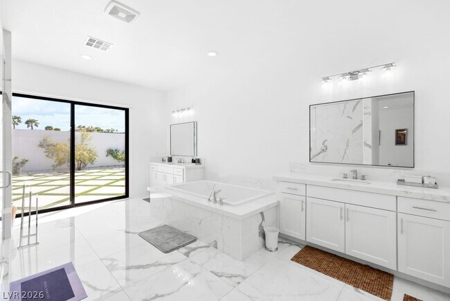 Building Photo - 4315 N Dapple Gray Rd