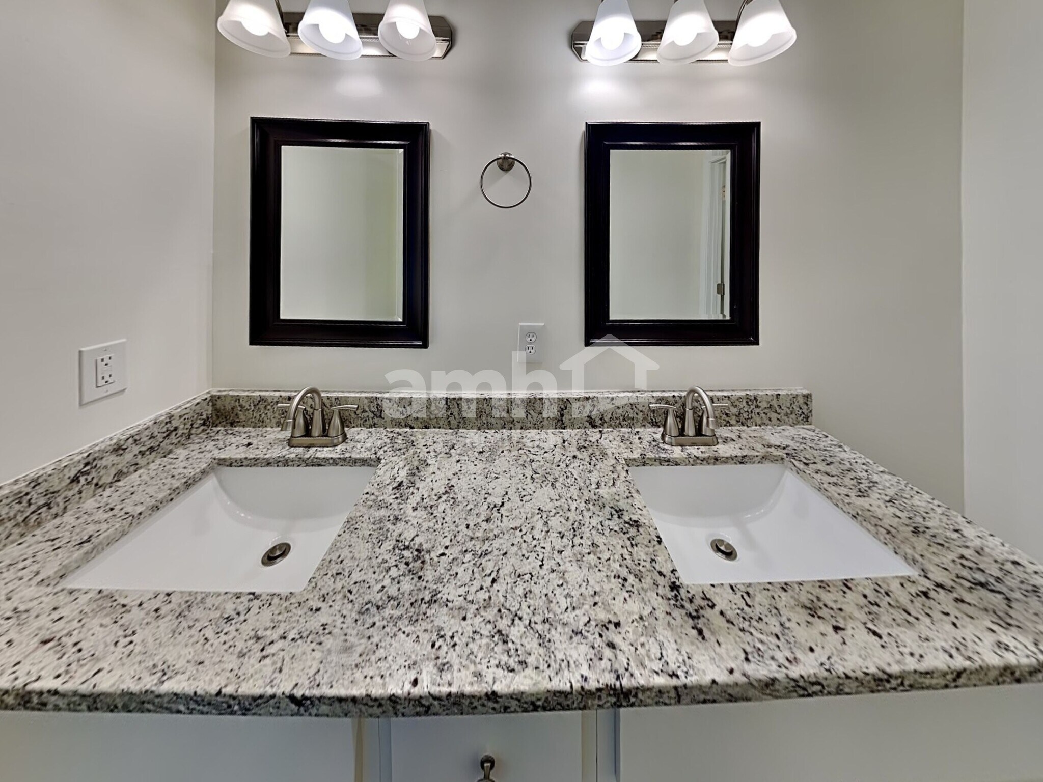 Building Photo - 4204 Birch Dr