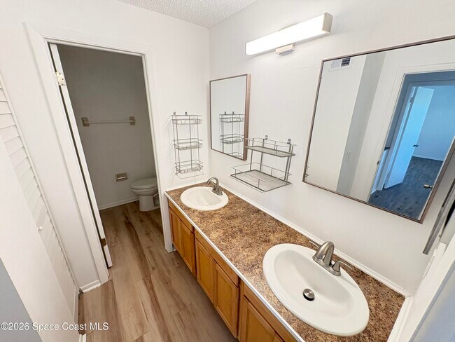 Building Photo - 8787 Live Oak Ct
