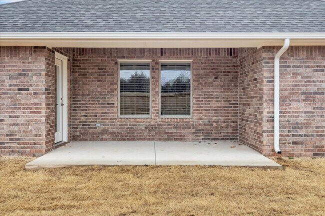 Building Photo - Adorable Brand New NE Edmond