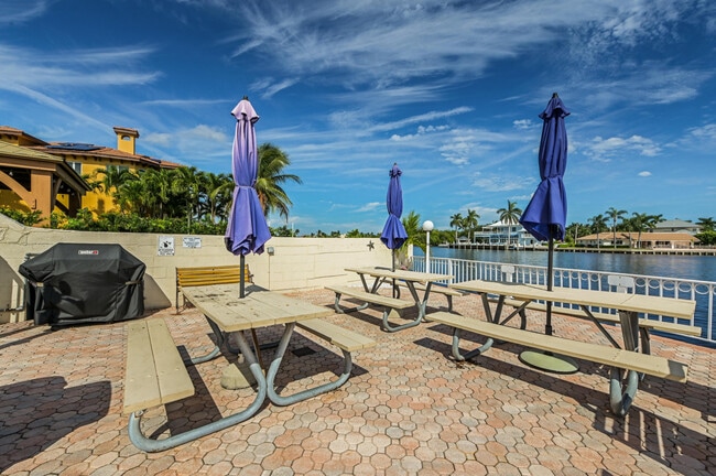 Building Photo - 650 Snug Harbor Dr