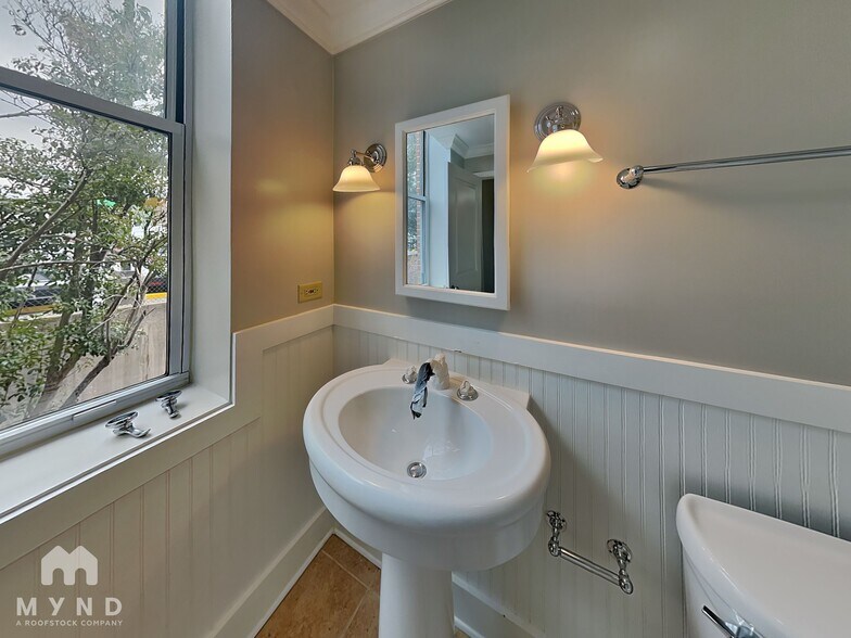 Building Photo - 985 Ponce De Leon Ave NE