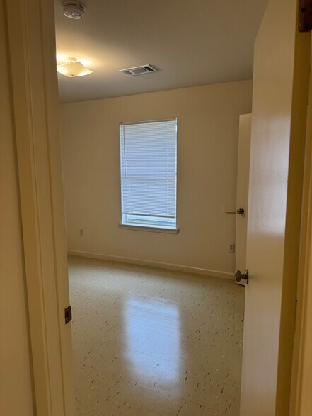 Building Photo - 2731 Huey P Long Ave