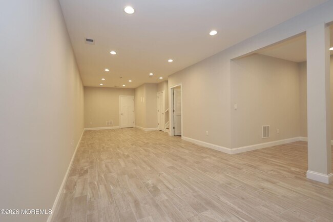 Building Photo - 10 Gonzalez Dr