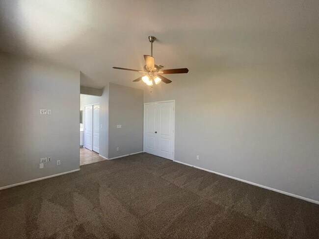 Building Photo - 416 Opal Dr