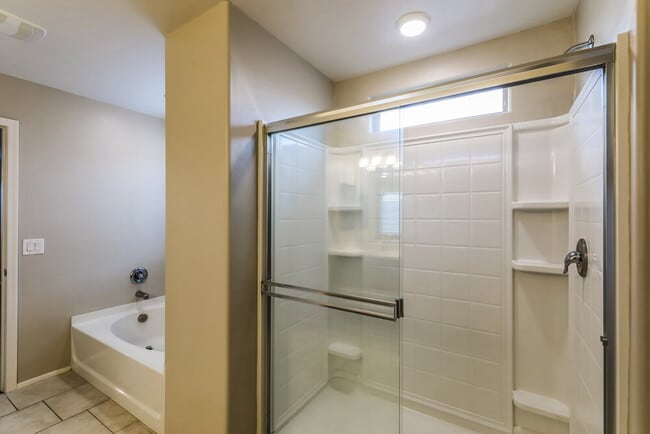 Building Photo - 207 E Calle Vivaz