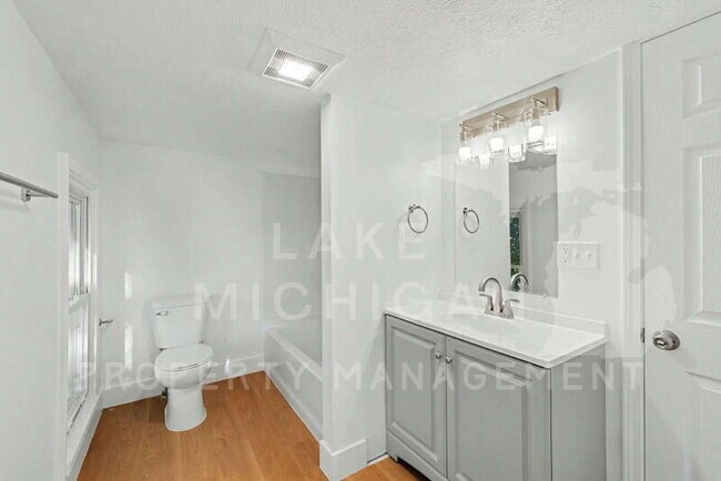 Building Photo - 815 Davis Ave NW
