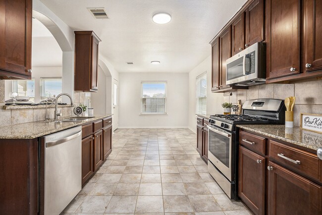 Building Photo - 1195 Quarterhorse Dr