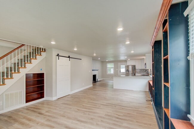Building Photo - 3 Bed, 2.5 Bath Home in Port Norfolk