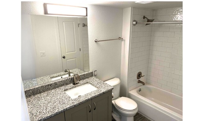 Main floor bathroom with soaking tub - 2929 Ross Dr S74