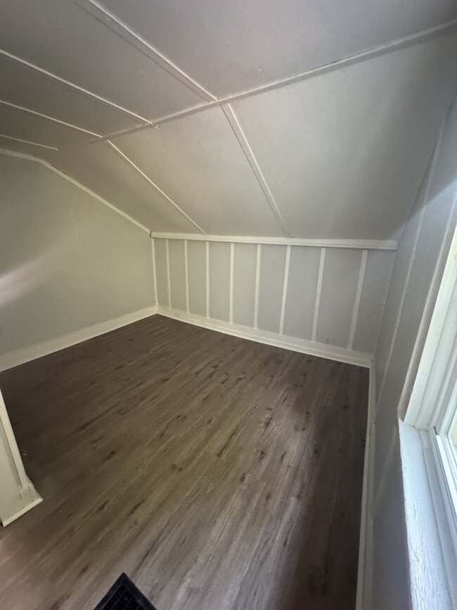 Building Photo - 9 Straub St