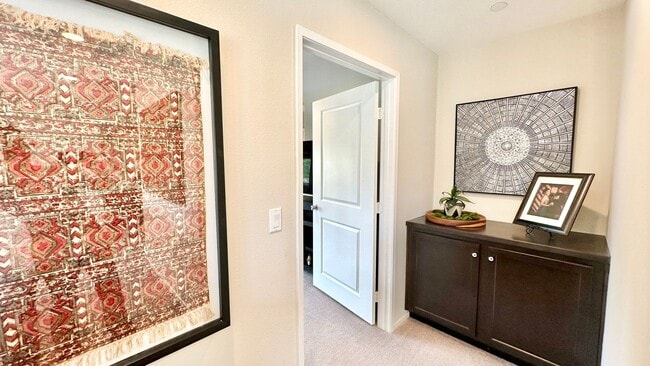 Building Photo - Beautiful "Model" Home in the Horse Creek ...