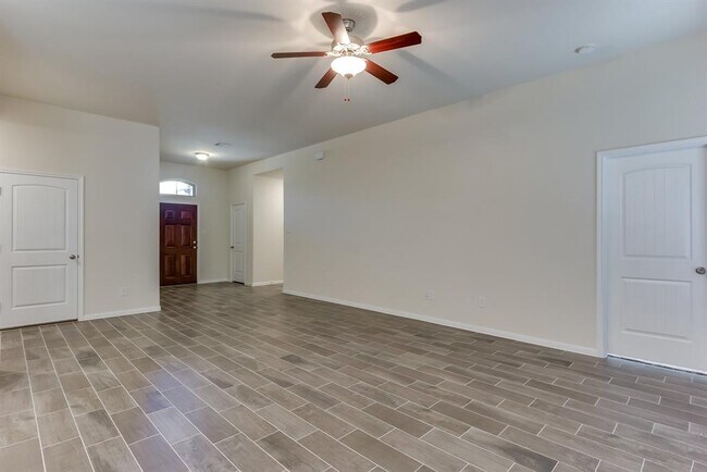 Building Photo - 1515 Holly Chase Ct