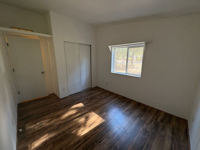 Building Photo - CHECK OUT THIS SPACIOUS SINGLE FAMILY HOME IN DESCHUTES RIVER WOODS ON 0.96 ACRES!