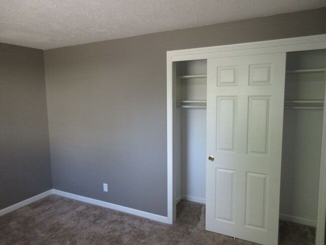 Building Photo - Well Maintained Three Bedroom in Keizer